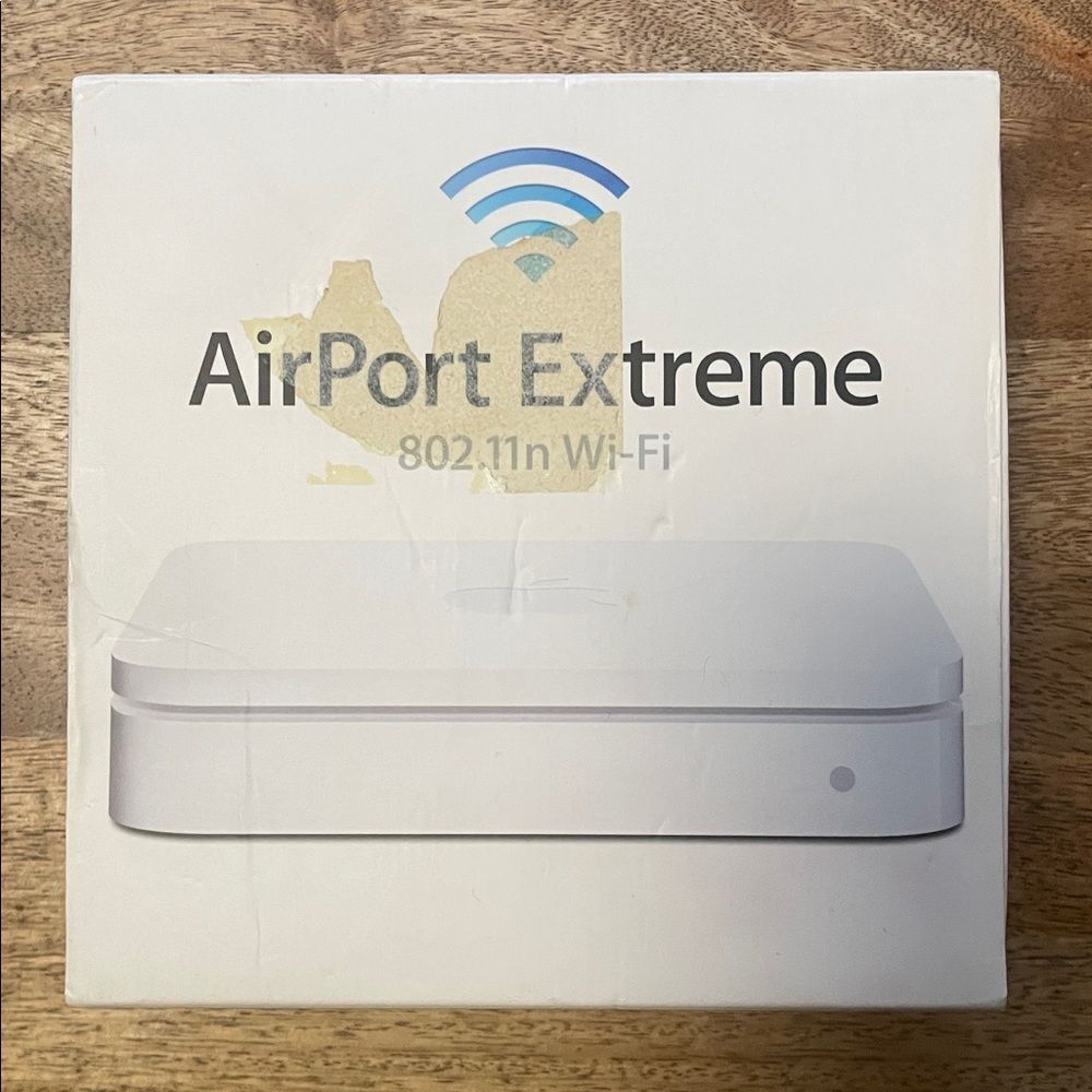 Apple AirPort Extreme Wireless Router MD031LL/A - Picture 2 of 7